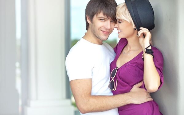 jeune couple amoureux